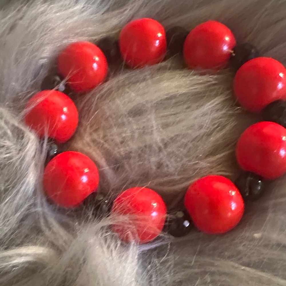 Elegant Red and Black Beaded Bracelet